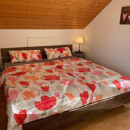 Appartamento Haus Am Sonnenhuegel Bad Urach Esterno foto