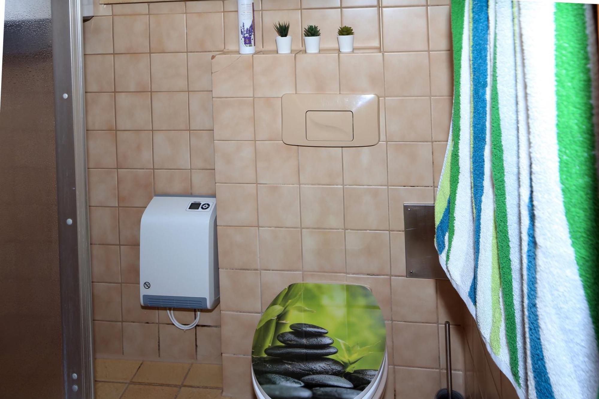 Appartamento Haus Am Sonnenhuegel Bad Urach Esterno foto